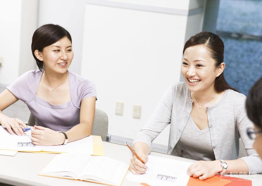 如何预算办公室装修成本？